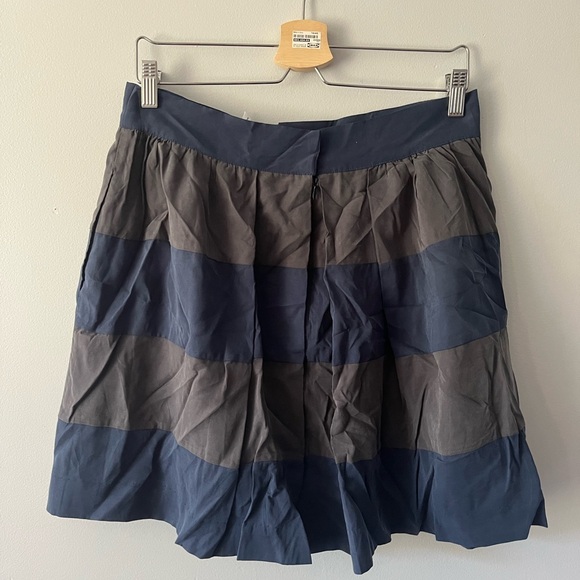 Grey and navy blue striped mini skirt from BCBG Generation. - Picture 4 of 4
